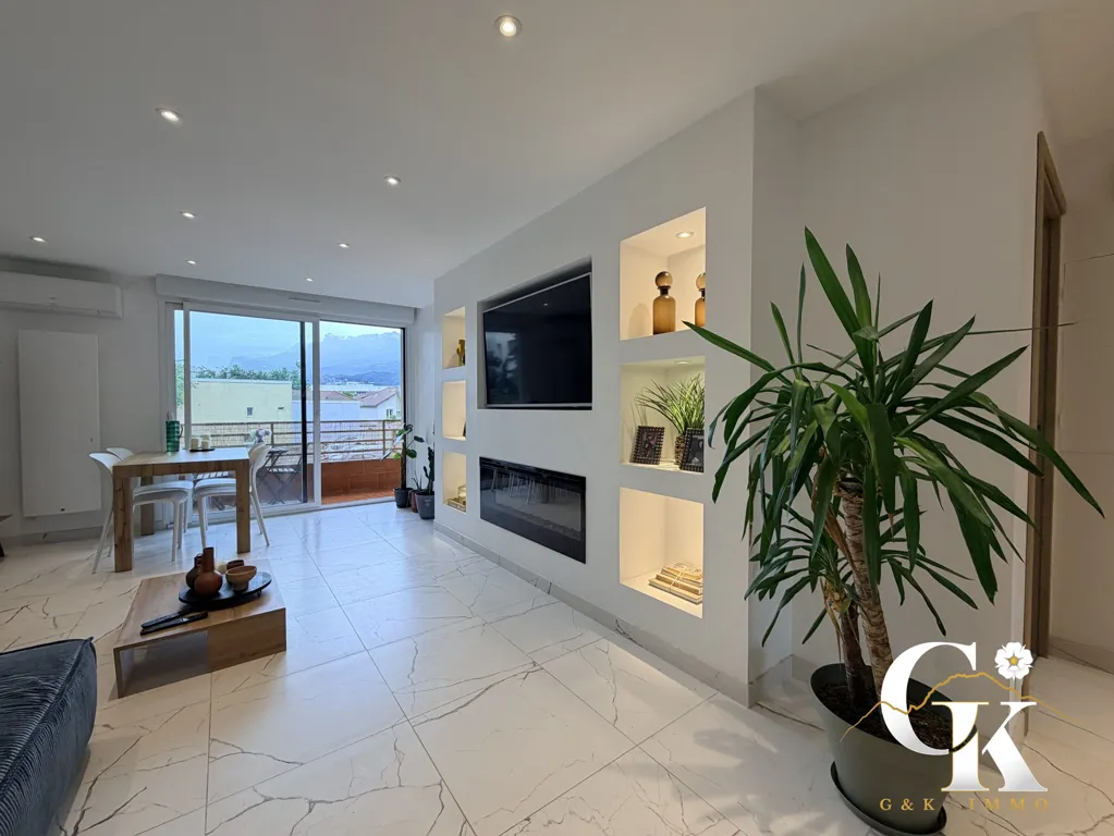 Soggiorno - Renovated Flat with Mountain View in Grenoble