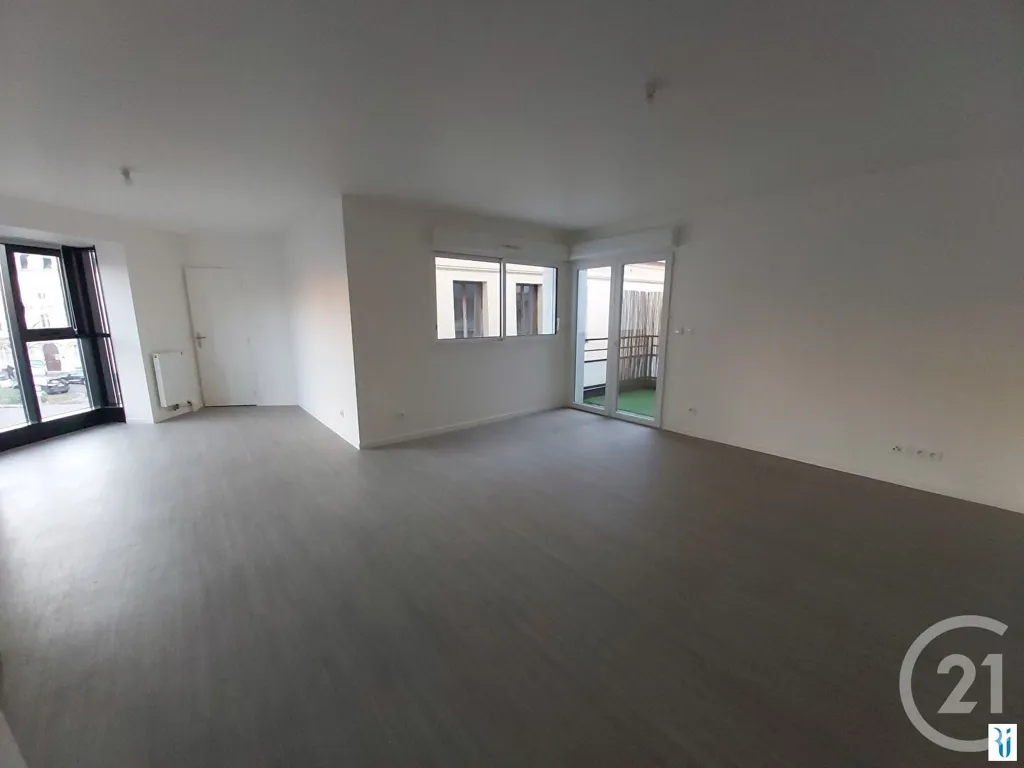 Elutuba - 3-Piece Flat with Balcony in Rouen
