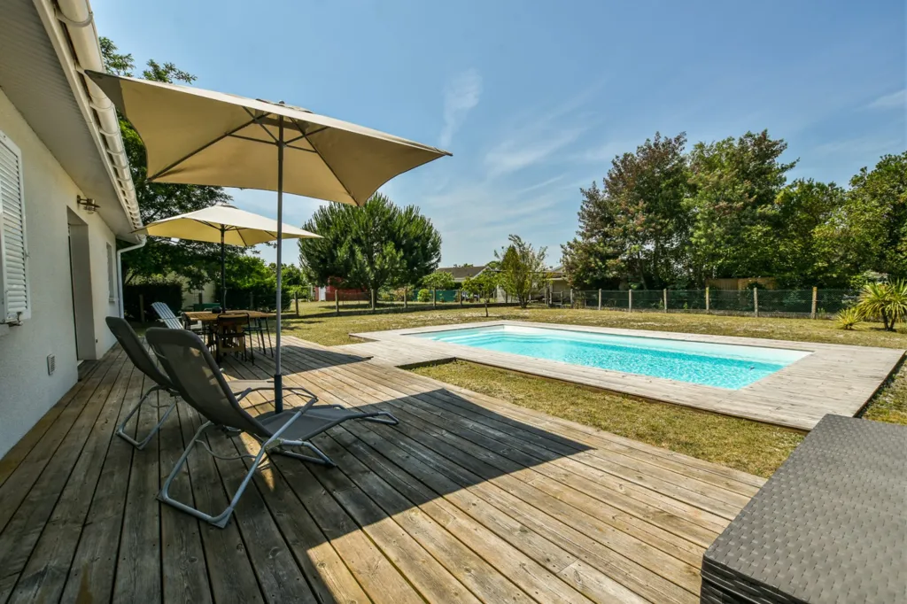 Piscine - Villa Rénovée avec Piscine au Calme à Biganos