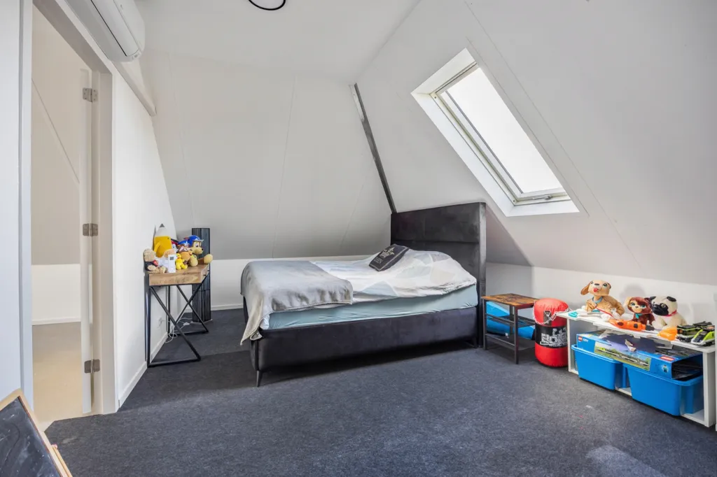 Magamistoad - Detached House with Business Hall in Breda