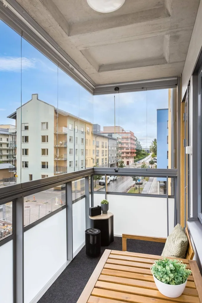 Balcony - Stylish Apartment with Balcony in Södra Ekkällan