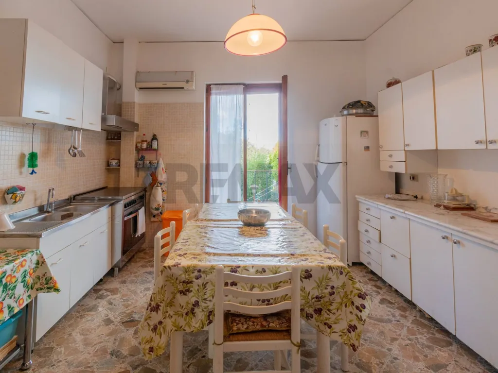 Cuisine - Villa Portion with 360° Views in Villagrazia