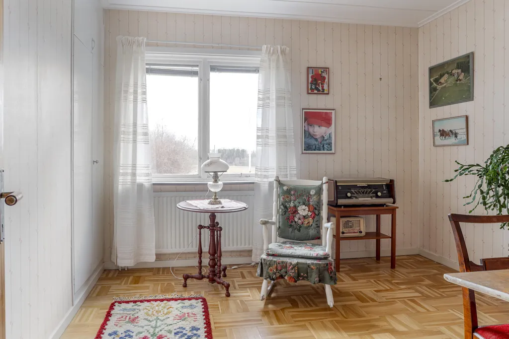 Kabinet - 1960s House with River View in Grisbacka