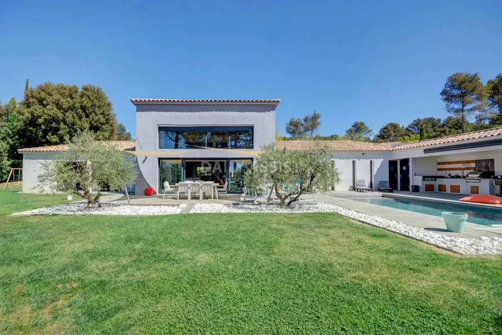 Välivaade - Luxury Villa with Pool in Saint-Marc-Jaumegarde