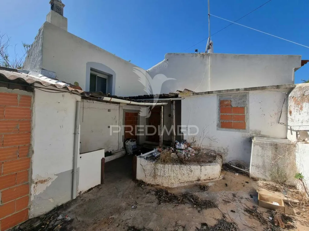 Aed - Buildable Plot with Ruin in Loulé