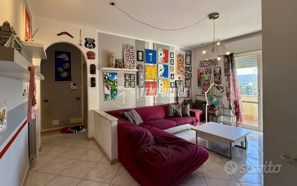 Elutuba - Spacious 4-Bedroom Apartment with Balconies in Central Area