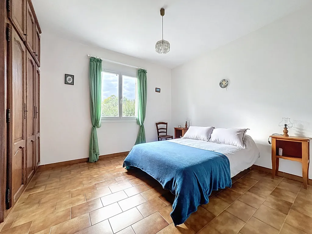 Chambres - Maison de Plain-Pied avec Terrain Piscinable à Solaro