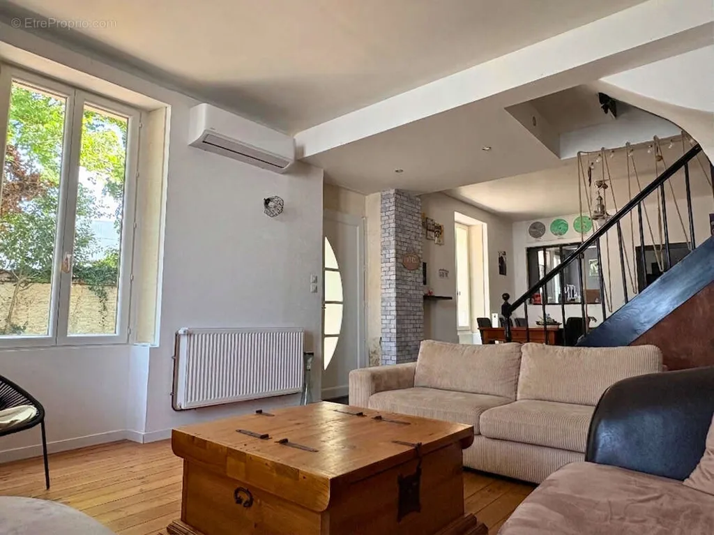 Séjour - Maison familiale avec piscine et jardin à Cognac
