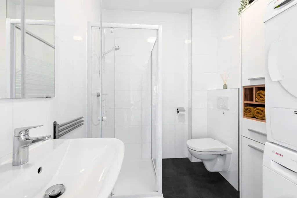 Salles de bain - Modern Corner Flat with Panoramic View in Haarlem