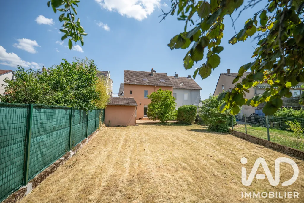 Aed - Character House with Terrace in Yutz