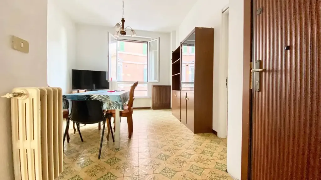Dining Room - 5-Bedroom Apartment in Central Ancona