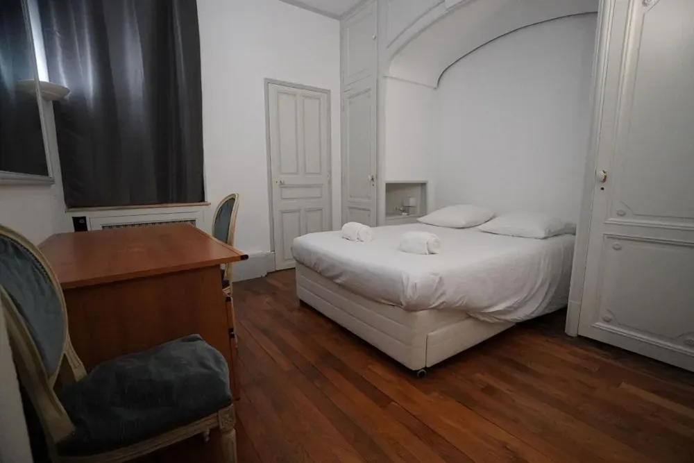 Chambres - Appartement Meublé avec Balconnet à Dijon