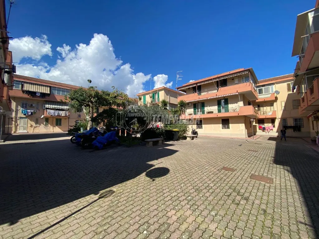 Aed - Studio Flat with Balcony in Central Messina