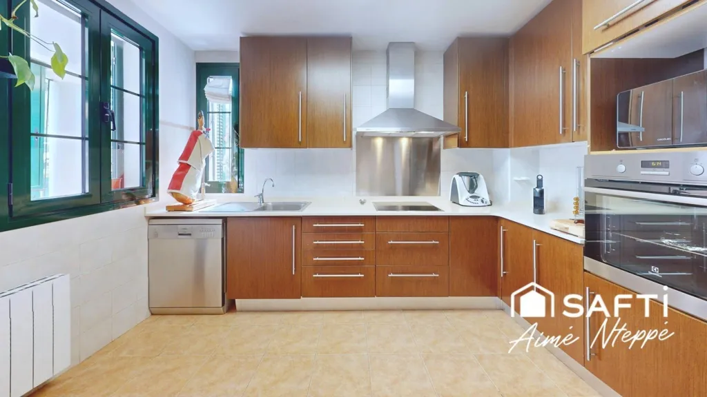 Cuisine - Luxury Villa with Pool in Golf District, Girona