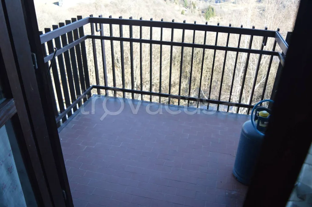 Rõdu - Balcony-Facing Apartment in Roburent