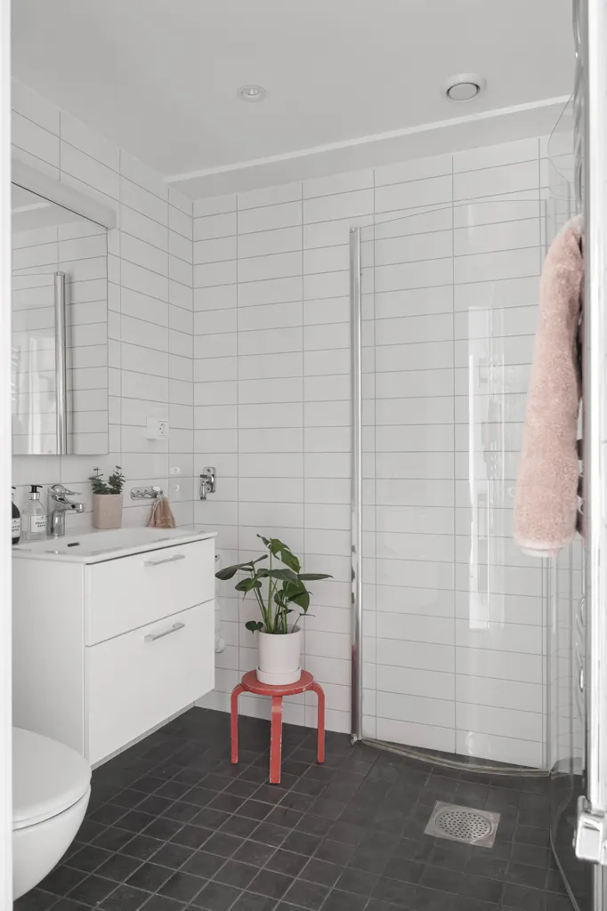 Salles de bain - Bright 1st Floor Flat with Stylish Materials in Hässleholm