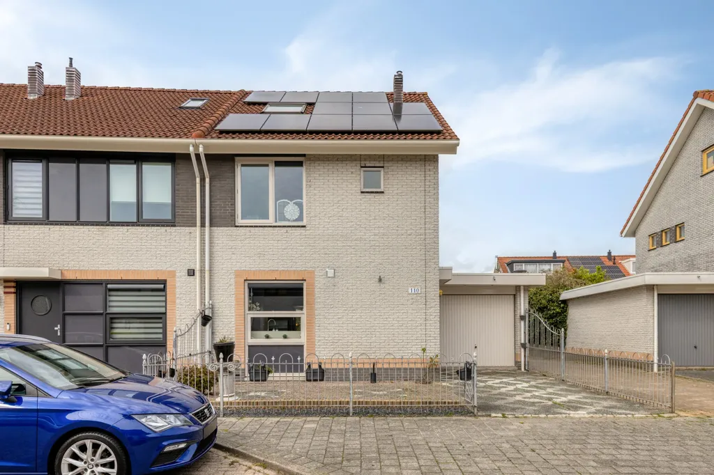 Välivaade - Corner House with Private Driveway in Hoorn