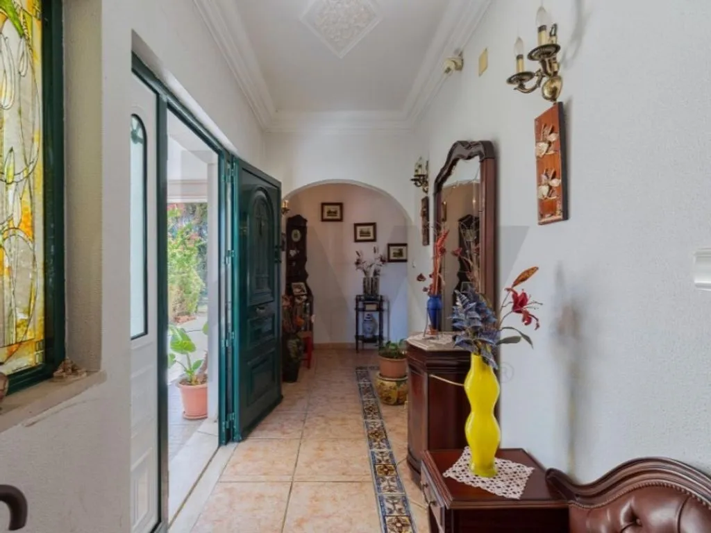 Entrée - Luxury House with Multiple Units in Setúbal