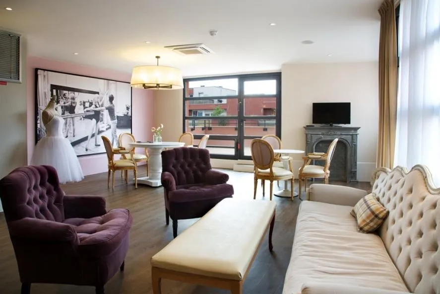 Elutuba - Contemporary Villa with Alzheimer Unit in Drancy