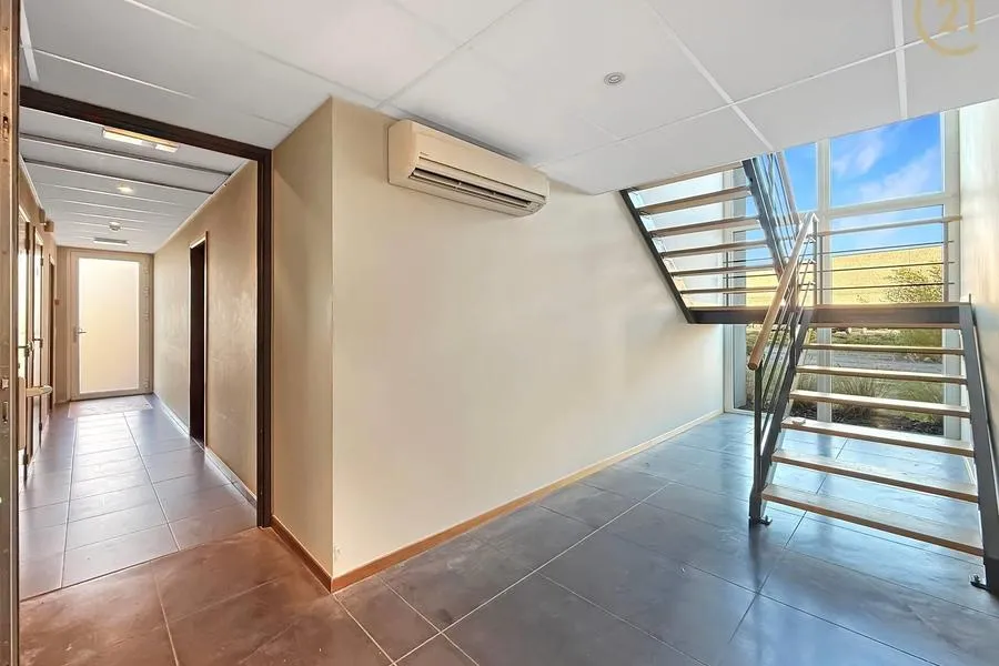 Pièces - Espace de Bureaux avec Terrasse à Dinant