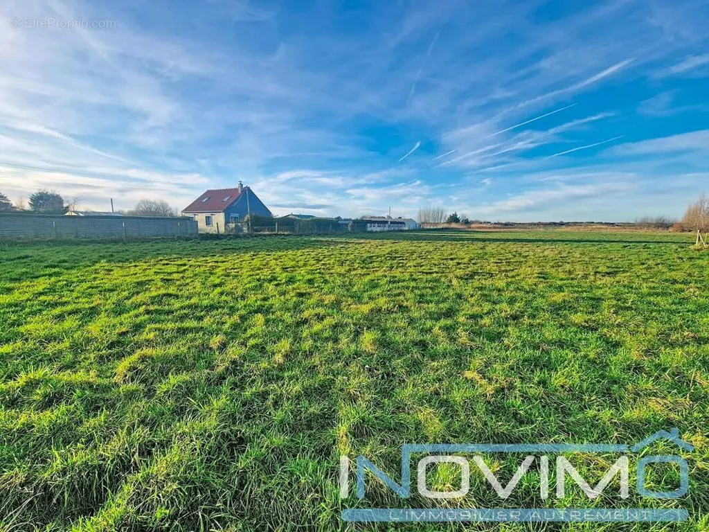 Aed - Constructible Plot with Beach Proximity in Oye-Plage