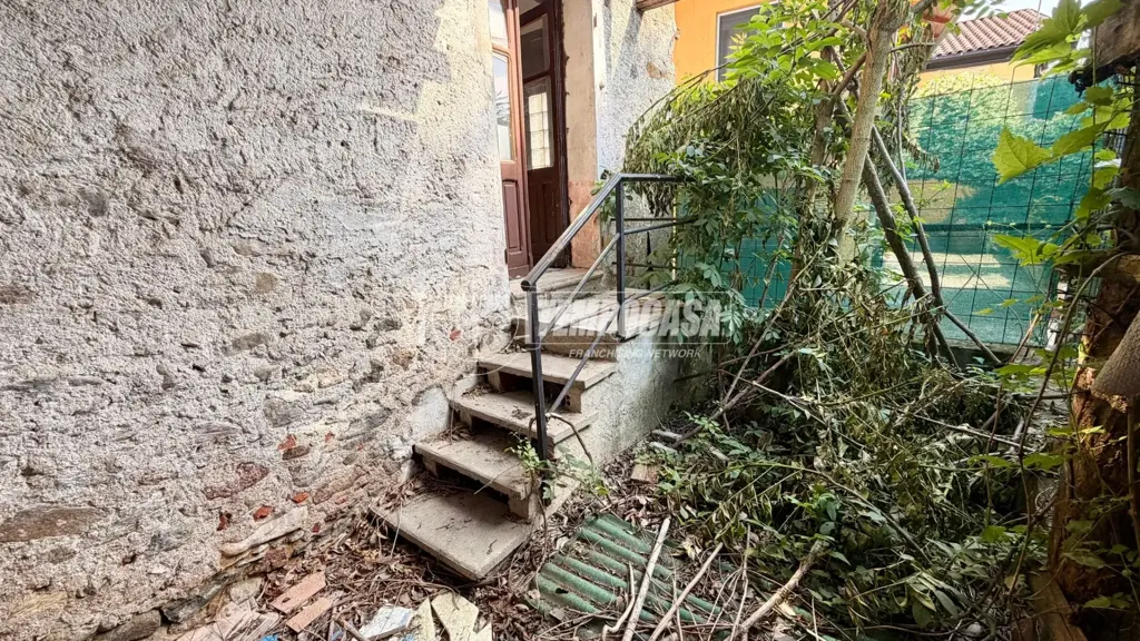 Toad - Terraced House with Garden in Almese