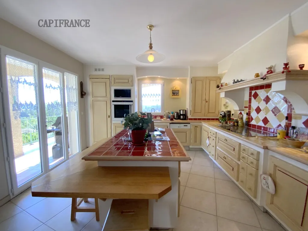 Cucina - Villa with Pool and View in Oraison