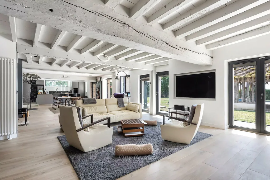 Elutuba - Renovated Character Home with Pool in Perche