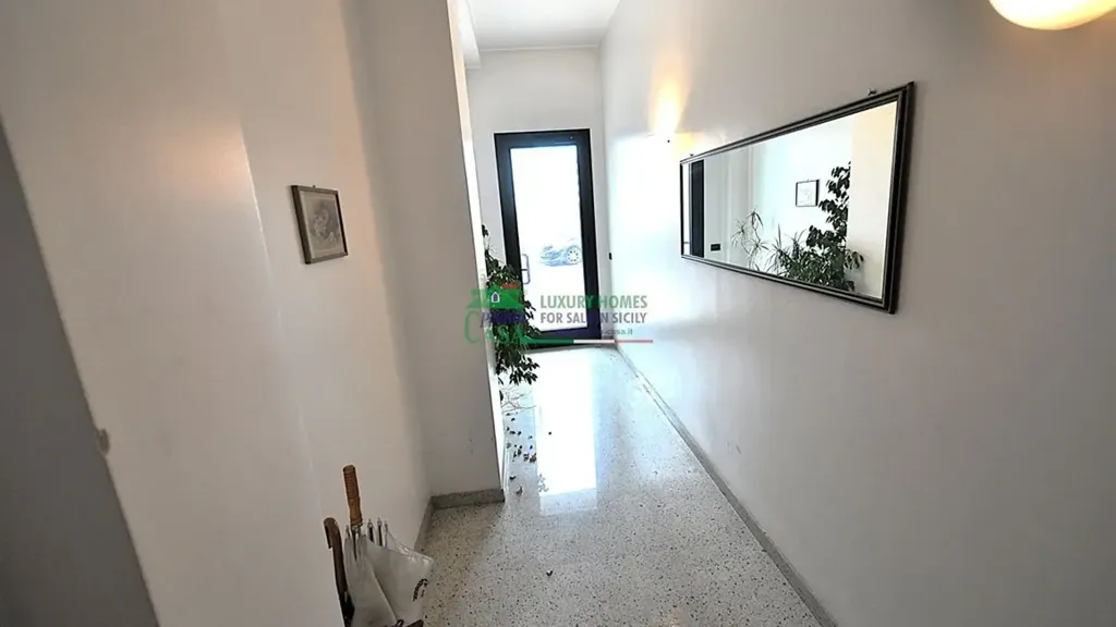 Esik - 3-Bedroom Apartment with Balcony in Ragusa