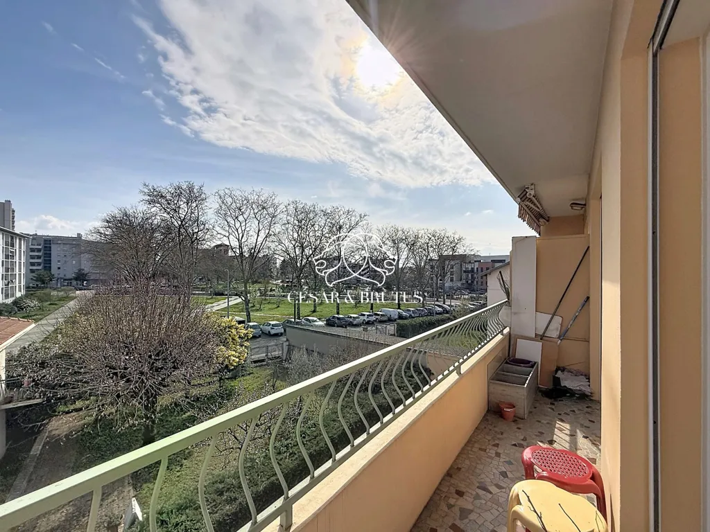 Balcony - T3/T4 Apartment with Balcony in Lyon 8th