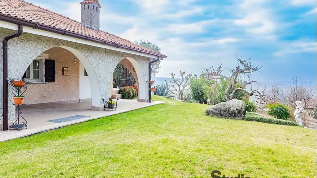 Jardin - Luxury Villa with Panoramic View in Ello
