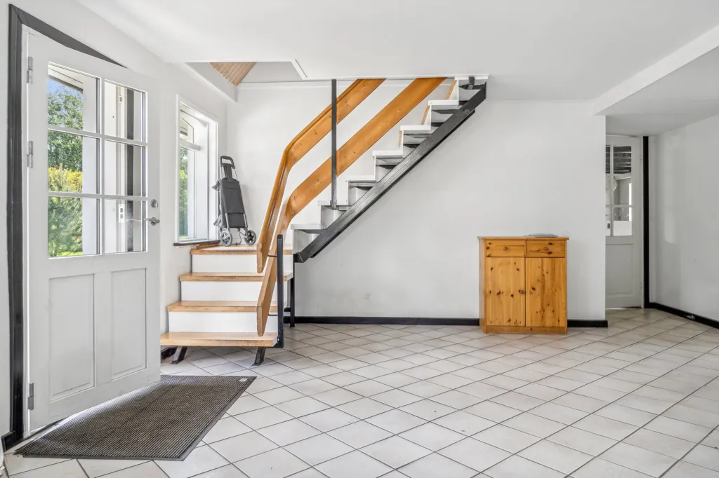 Pièces - Villa with Professional Workshop in Ferritslev