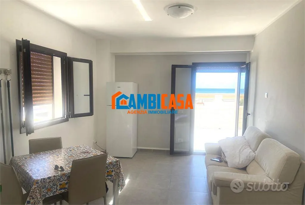 Séjour - Refurbished 3-Bed Flat with Terrace in Cinisi