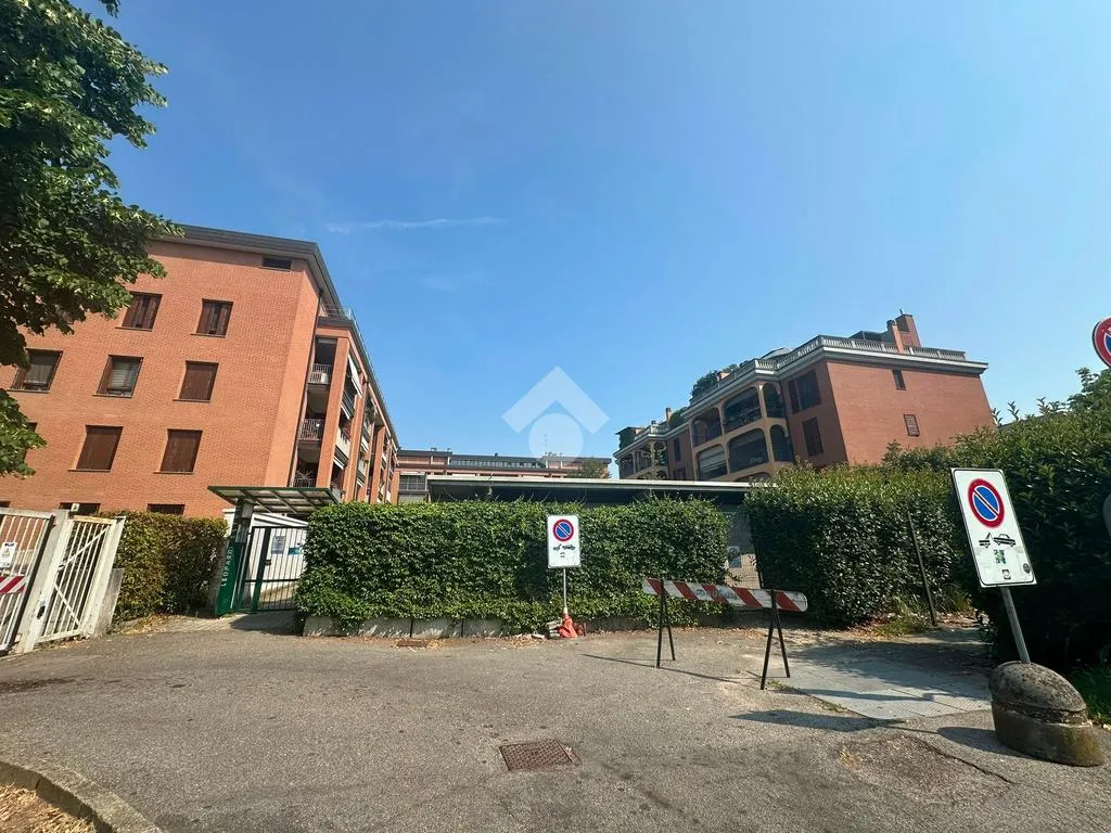 Välivaade - Elegant Triplex with Balcony in San Donato Milanese