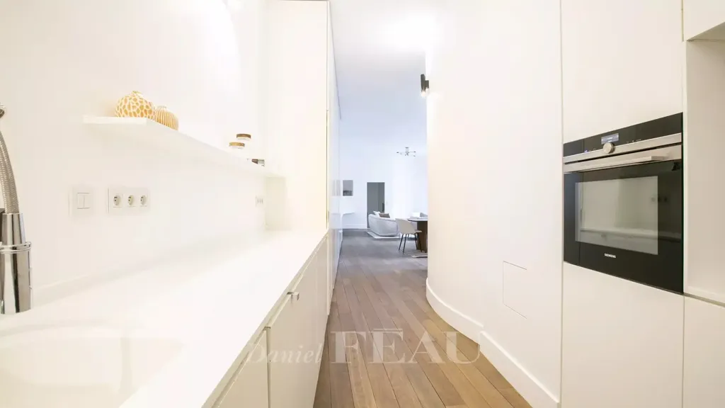Köök - Duplex Apartment with Courtyard View in Paris 8th