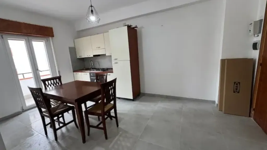 Salle à manger - Rearranged Apartment with Balcony in Scalea