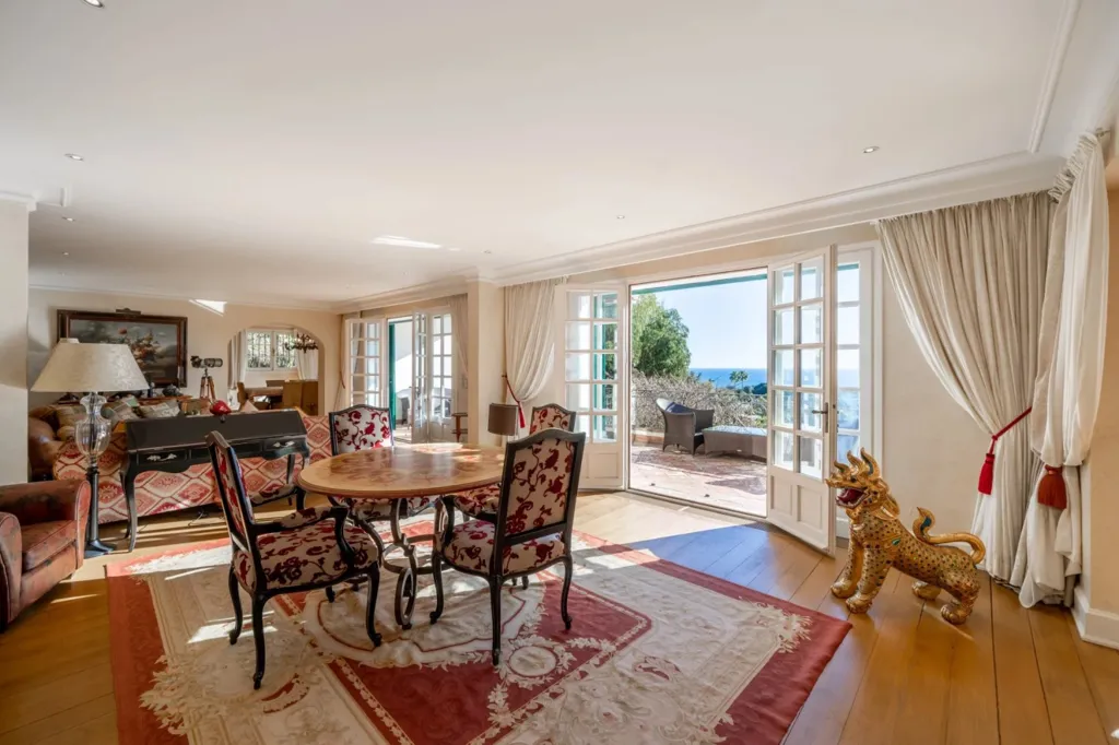 Salle à manger - Villa avec Vue Panoramique sur la Mer à Super Cannes