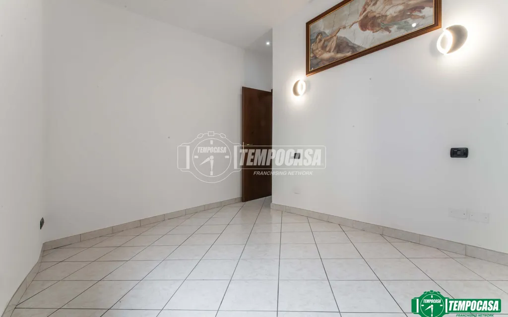 Ingresso - Rustic-Style Flat with Balcony in Cerro Maggiore