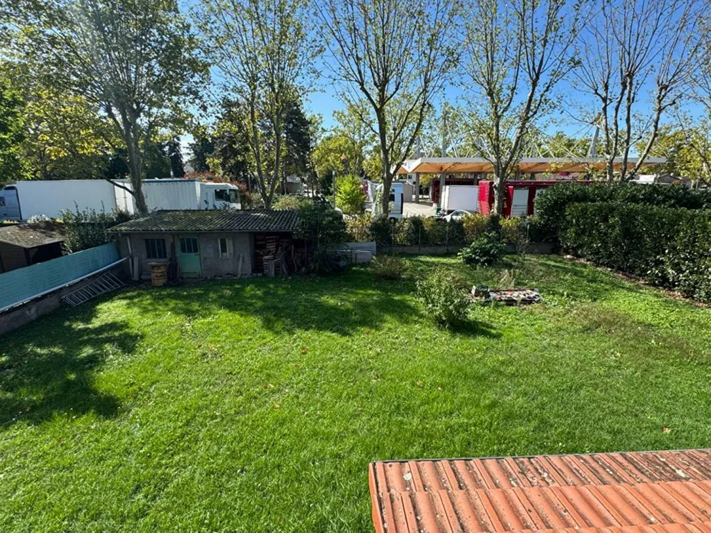Jardin - Maison des Années 70 avec Véranda à Chassieu
