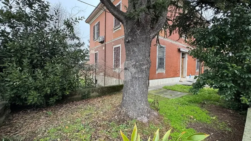 Aed - Semiliberty House with Garden in Conselice
