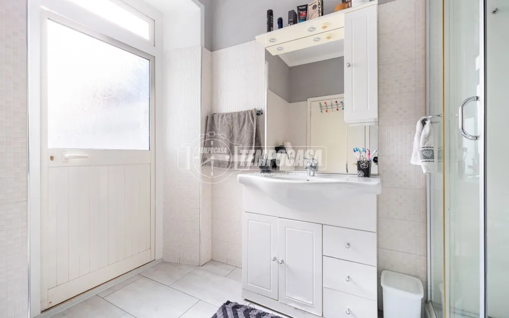 Salles de bain - Restored Apartment with Panoramic Terrace in Marradi