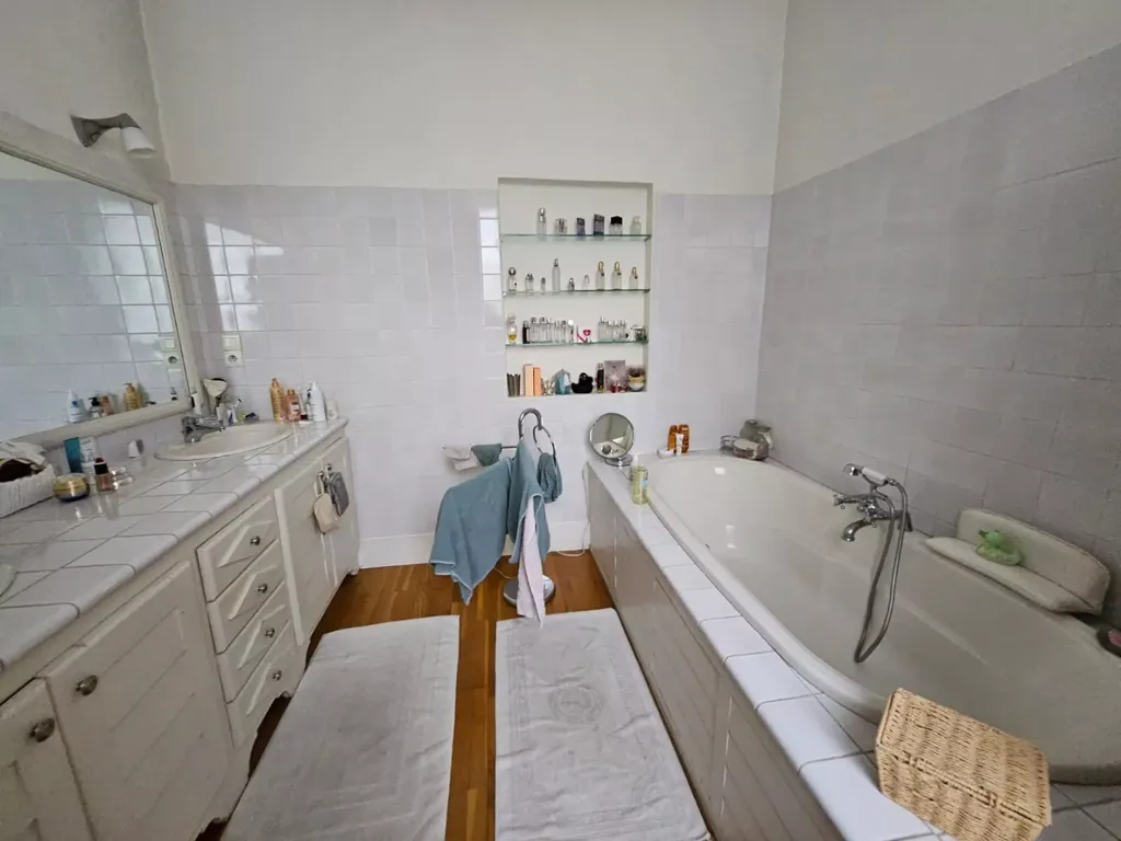Bathrooms - City House with Pool in Périgueux Centre