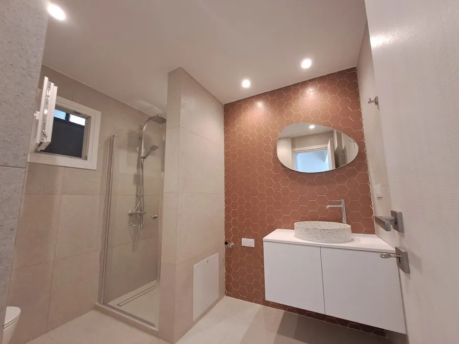 Vannitoad - Modernised Apartment with South-West View in Kallithea