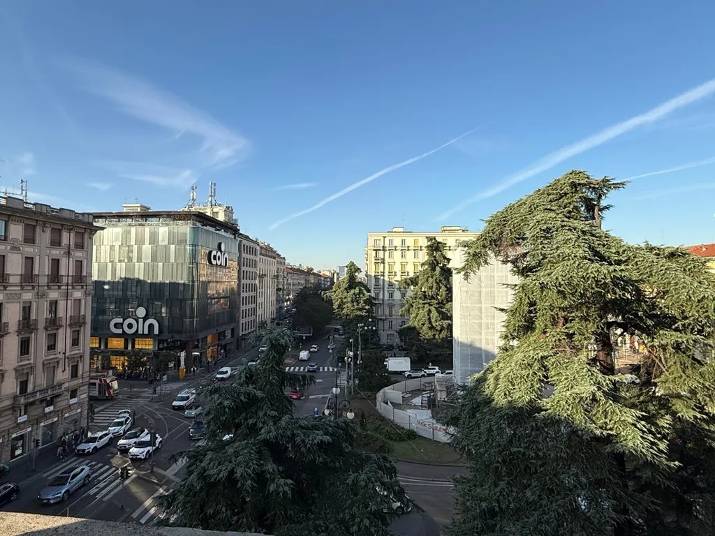 Rõdu - Renovated Apartment with Piazza View in Lombardy
