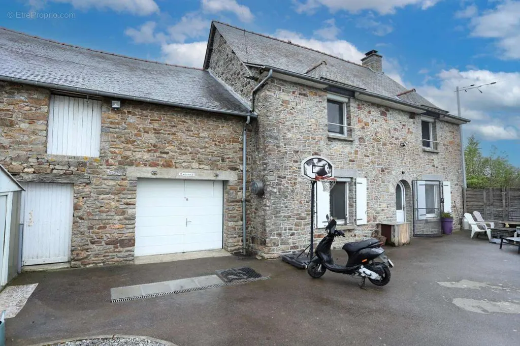 Välivaade - 5-Bedroom House with Large Garden in Val-d'Izé