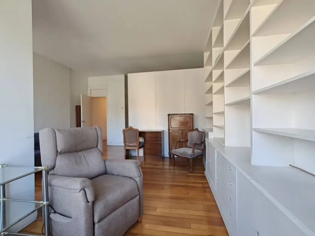 Office - Reformable Flat with Guggenheim Views in Abando