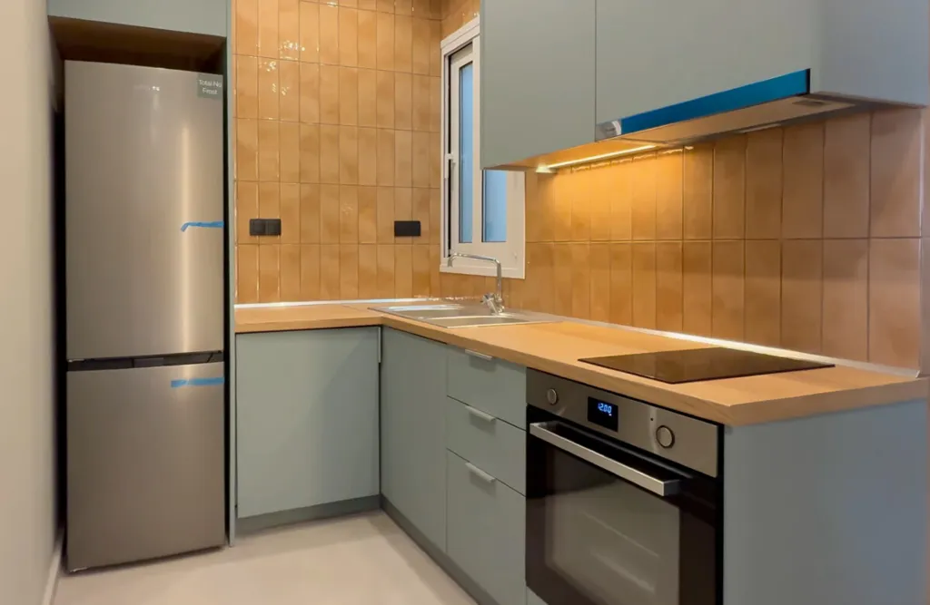 Cuisine - Flat with Front Layout in Thessaloniki