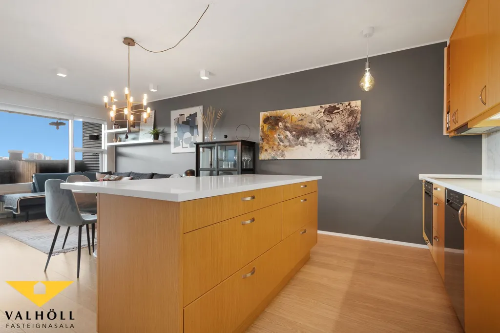 Cucina - Accessible Three-Bedroom Flat with Balcony in Akrahverfi