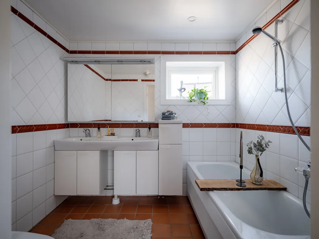 Salles de bain - 40s Villa with Garden in Enebyberg