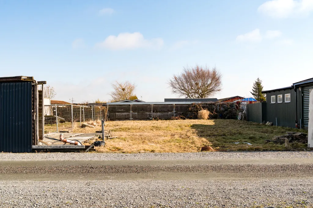 Aed - Plot with Building Potential in Klondyke